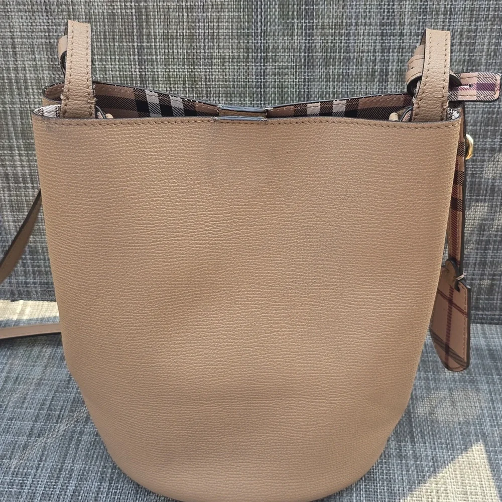 Burberry Haymarket Check Colours Small Lorne Bucket Bag Leather - Picture 2 of 15